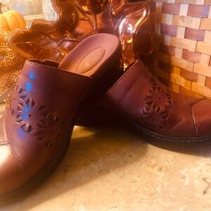 Women’s Leather Slip On’s by Clark’s in 8.5. Burgundy/Brown, Like New!